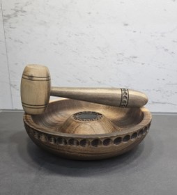 تصویر گردو شکن و چکش چوب گردو 