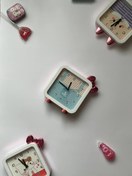 تصویر ساعت رومیزی عقربه ای کودک گوش دار فانتزی - زمینه آبی 