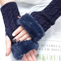 تصویر ساق دست بافتنی خز دار 