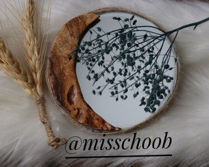 تصویر آینه چوبی طرح هلال ماه Wooden mirror with crescent moon design