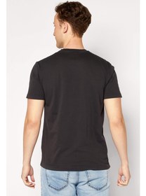 تصویر تی‌شرت مردانه آستین کوتاه با یقه گرد و لوگوی برند، رنگ خاکستری تیره برند diesel Men Crew Neck Short Sleeves Brand Logo T-shirt, Dark Grey