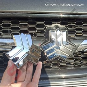 تصویر آرم جلو پنجره خودرو شاهین 