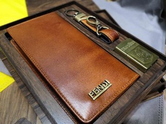 تصویر خرید ست هدیه چرم گاوی طبیعی فندکی برند فندی - قهوه ای Buy a gift set of natural cowhide leather and a Fendi lighter
