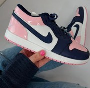 تصویر کتانی زنانه جردن مدل ۴۰ چرم مصنوعی 