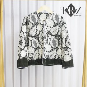 تصویر کراپ کت مخمل قلاب‌بافی مدل سپیدار Sepidar – Women’s Cropped Velvet Crochet Jacket