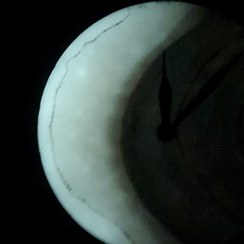 تصویر ساعت دیواری شبتاب رزینی طرح ماه - بی عدد Glow-in-the-Dark Resin Wall Clock with Moon Design