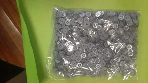 تصویر فروشگاه لایی و دکمه قنبری