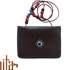 تصویر رومانتویی و کیف گردنی بزرگ چرم گاوی طرح چشم و نظر 