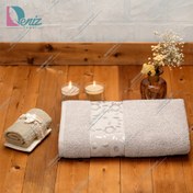 تصویر حوله استخری طرح سورپرایز رنگ کرم 