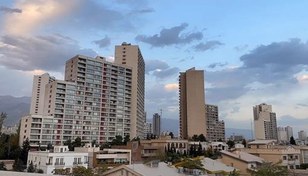 تصویر فوتیج تایم لپس روز به شب در تهران کنار برج های آسمان خراش مرجع فوتیج های آماده دانلود استوک فوتیج های رایگان 