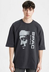 تصویر تیشرت کوتاه آستین Tupac Shakur با یقه دایره‌ای و سایز بزرگ B8103A | Defacto | 825411867 | اورجینال 