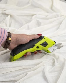 تصویر قیچی خیاطی شارژی 