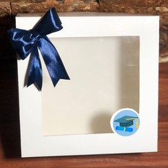 تصویر پک پذیرایی فارغ التحصیلی با برچسب و روبان سرمه ای 