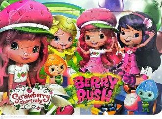 تصویر پازل مقوایی دختر توت فرنگی پشت وایتبردی 