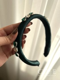 تصویر تل ساتن نگین سبز 