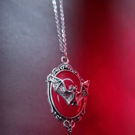 تصویر گردنبند خفاش با جنس استیل 