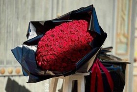 تصویر باکس ولنتاین با گل 