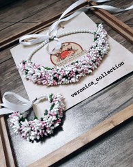 تصویر نیم تاج گل و مچبند با تم سفید صورتی 