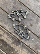 تصویر پنجه بوکس فلزی طرح کله اسکلتی 