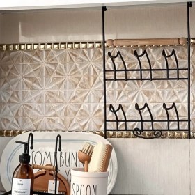 تصویر آویز لیوان 