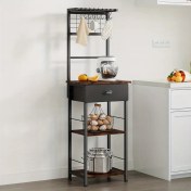 تصویر میز کافی بار چندکاره فلزی و چوبی با کشو، قفسه و آویز لیوان – طراحی مدرن و کم‌جا مناسب آشپزخانه مدل "نووا" 