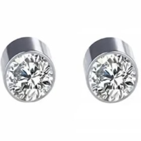 تصویر پیرسینگ گوش مدل مغناطیسی 