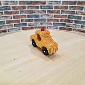 تصویر ماشین پلیس چوبی Wooden police car