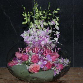 تصویر گلدان گل شیشه ای با رز هلندی و ارکیده دندروبیوم 