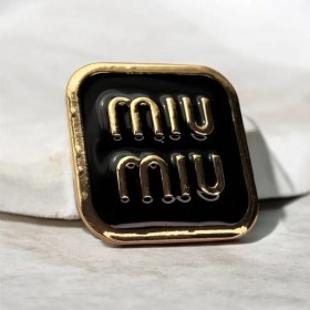 تصویر گل سینه میو میو MIU MIU 