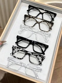 تصویر عینک طبی شفاف 