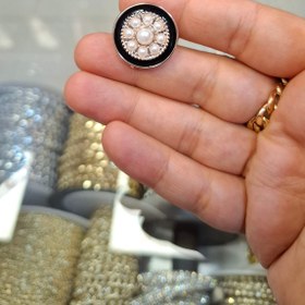 تصویر دکمه طرح فلز مرواریدی - طلایی مشکی / سایز 2 