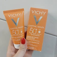 تصویر ضدآفتاب بی رنگ ویشی Vichy sun protector