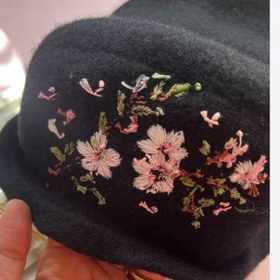 تصویر کلاه برت گلدوزی شده 