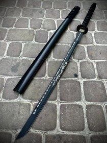 تصویر شمشیر کاتانای ۱۰۰ سانت تمام مشکی طراحی اژدها تیغه یک تیکه فولاد فنر آلمانی ضخامت ۴ میل 