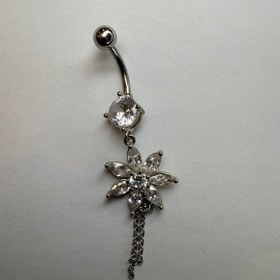 تصویر پرسینگ ناف گل اویز دار 