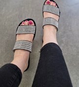 تصویر صندل مجلسی زنانه نگین دار مشکی با پاشنه پهن 