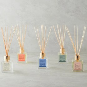 تصویر خوشبو کننده با چوب انگلیش هوم گل های سفید ۱۰۰ میلی 