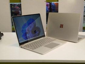 تصویر لپ تاپ 12 اینچی ماکروسافت مدل Surface Go 