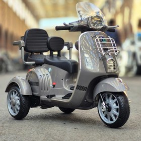 تصویر موتور دونفره شارژی وارداتی مدل Vespa 