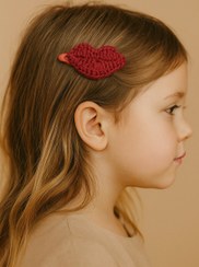 تصویر سنجاق سر دست بافت مدل لب 