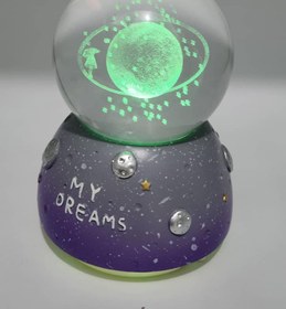 تصویر گوی دختر و ماه 