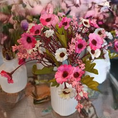 تصویر گلدان بزرگ با گل های زیبا سفید / صورتی 