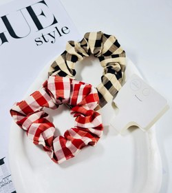 تصویر کش موی اسکرانچی چهارخونه درشت 