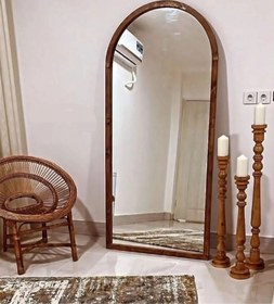 تصویر آینه قدی چوبی سایز ۶۰*۱۶۰ گردویی 