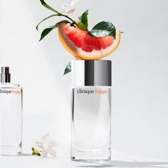 تصویر عطر هپی کلینیک انبوهی از گل‌ها در آمیزه‌ای سرشار از احساسات و عواطف ناب این پرفروش‌ترین عطر زنانه کلینیک براساس بازی متقابل میان نت‌های باطراوت و شاداب (گریپ‌فروت سرخ و ترنج) و نت‌های لطیف و هوس‌انگیز (گل‌های هاوائی و ابریشم بهاری) شکل می‌گیرد خنک fresh حس تازگی و‌تمیزی پخش بو ‌و‌ ماندگاری خوب رضایت بالای مصرف کنندگان رایحه گلی میوه ای اسانس اولیه : ترنج ، نارنگی ماندارین، پرتقال، سیب ، گریپ فروت ، آلو اسانس میانی : رز ، فریزیا ، گل برف ، ارکیده اسانس پایه : مشک ، کهربا، گل ابریشم ، مگنولیا ، گل سوسن