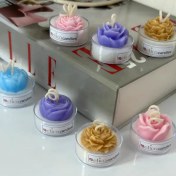 تصویر شمع گیفت گل با طرح گل‌های طبیعی | هدیه‌ای خاص و خاطره‌انگیز 