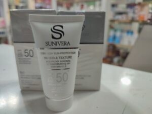 تصویر ضد آفتاب بی رنگ سانیورا spf50 