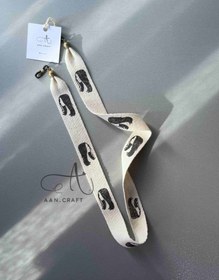 تصویر بند عینک زن‌ نیم‌رخ 