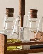 تصویر مجموعه ظروف شیشه‌ای و چوبی بوروسیلیکات زاراهوم 