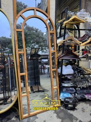 تصویر آینه قدی گنبدی پنجره ای چوبی 